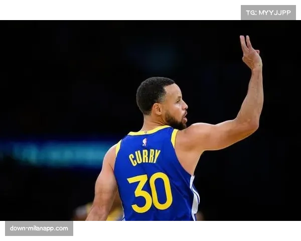 库里半场飙进五记三分砍下24分 勇士暂时落后开拓者69比56